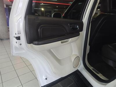 2012 Cadillac Escalade Platinum Edition 4DR SUV AWD - Photo 10 - Hamilton, OH 45015