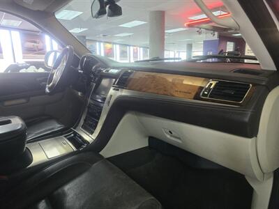 2012 Cadillac Escalade Platinum Edition 4DR SUV AWD - Photo 16 - Hamilton, OH 45015