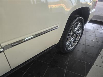 2012 Cadillac Escalade Platinum Edition 4DR SUV AWD - Photo 37 - Hamilton, OH 45015