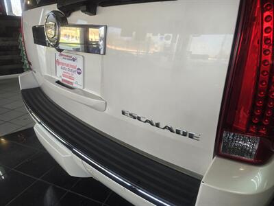 2012 Cadillac Escalade Platinum Edition 4DR SUV AWD - Photo 34 - Hamilton, OH 45015