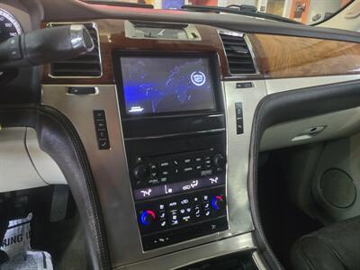 2012 Cadillac Escalade Platinum Edition 4DR SUV AWD - Photo 25 - Hamilton, OH 45015