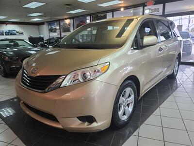 2014 Toyota Sienna LE 7-Passenger Auto 4DR MINI-VAN   - Photo 1 - Hamilton, OH 45015