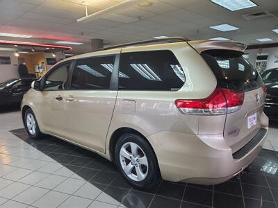 2014 Toyota Sienna LE 7-Passenger Auto 4DR MINI-VAN   - Photo 7 - Hamilton, OH 45015