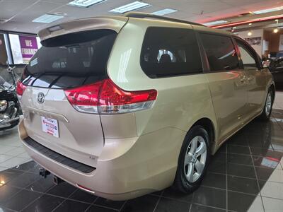 2014 Toyota Sienna LE 7-Passenger Auto 4DR MINI-VAN   - Photo 5 - Hamilton, OH 45015