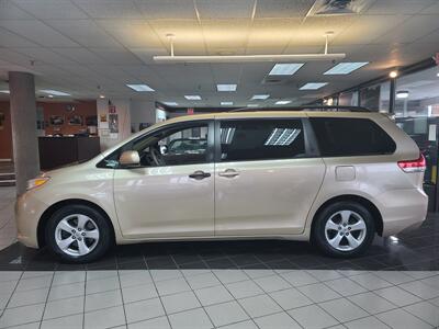 2014 Toyota Sienna LE 7-Passenger Auto 4DR MINI-VAN   - Photo 2 - Hamilton, OH 45015