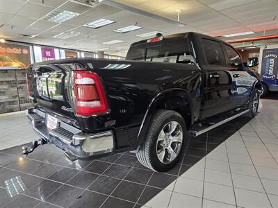2019 RAM 1500 Laramie CREW CAB 4X4   - Photo 4 - Hamilton, OH 45015