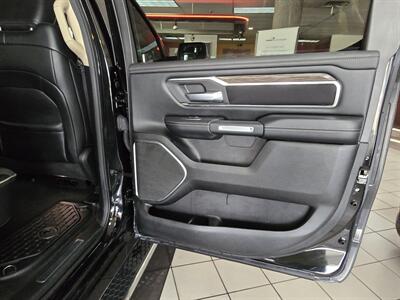 2019 RAM 1500 Laramie CREW CAB 4X4   - Photo 16 - Hamilton, OH 45015
