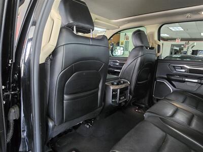 2019 RAM 1500 Laramie CREW CAB 4X4   - Photo 11 - Hamilton, OH 45015