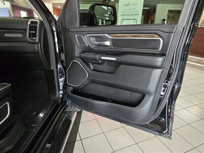 2019 RAM 1500 Laramie CREW CAB 4X4   - Photo 13 - Hamilton, OH 45015