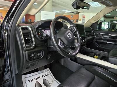 2019 RAM 1500 Laramie CREW CAB 4X4   - Photo 8 - Hamilton, OH 45015