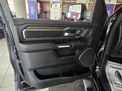 2019 RAM 1500 Laramie CREW CAB 4X4   - Photo 7 - Hamilton, OH 45015