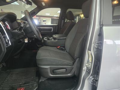 2024 RAM 1500 WARLOCK 4DR CREW CAB 4X4   - Photo 10 - Hamilton, OH 45015