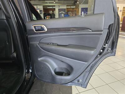 2017 Jeep Grand Cherokee Overland 4DR SUV 4X4   - Photo 16 - Hamilton, OH 45015
