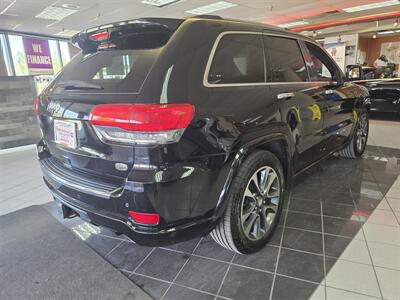 2017 Jeep Grand Cherokee Overland 4DR SUV 4X4   - Photo 4 - Hamilton, OH 45015