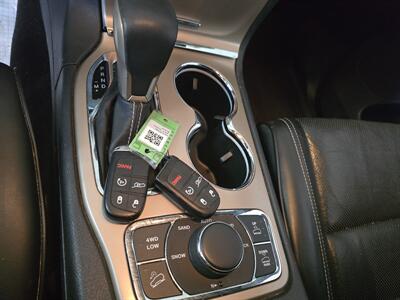 2017 Jeep Grand Cherokee Overland 4DR SUV 4X4   - Photo 21 - Hamilton, OH 45015