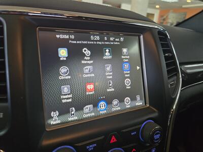 2017 Jeep Grand Cherokee Overland 4DR SUV 4X4   - Photo 26 - Hamilton, OH 45015