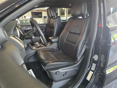 2017 Jeep Grand Cherokee Overland 4DR SUV 4X4   - Photo 9 - Hamilton, OH 45015