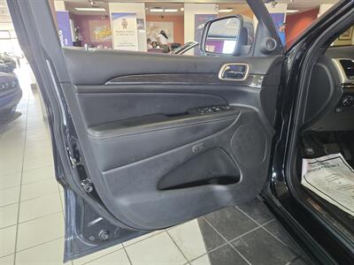 2017 Jeep Grand Cherokee Overland 4DR SUV 4X4   - Photo 7 - Hamilton, OH 45015