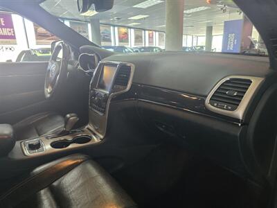 2017 Jeep Grand Cherokee Overland 4DR SUV 4X4   - Photo 14 - Hamilton, OH 45015