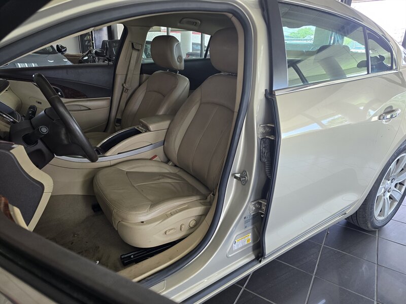 2010 Buick LaCrosse CXL 4DR SEDAN - Photo 9 - Hamilton, OH 45015