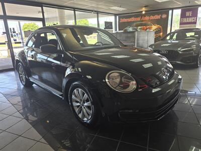 2016 Volkswagen Beetle-Classic 1.8T S PZEV 3DR COUPE   - Photo 3 - Hamilton, OH 45015