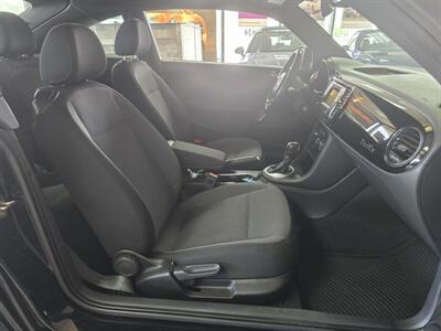 2016 Volkswagen Beetle-Classic 1.8T S PZEV 3DR COUPE   - Photo 12 - Hamilton, OH 45015