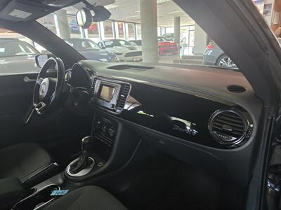 2016 Volkswagen Beetle-Classic 1.8T S PZEV 3DR COUPE   - Photo 11 - Hamilton, OH 45015