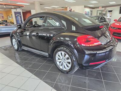 2016 Volkswagen Beetle-Classic 1.8T S PZEV 3DR COUPE   - Photo 5 - Hamilton, OH 45015