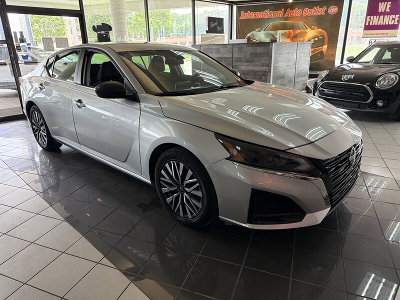 2024 Nissan Altima 2.5 SV 4DR SEDAN - Photo 4 - Hamilton, OH 45015