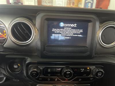 2019 Jeep Wrangler Unlimited Sahara 4X4 4DR JEEP   - Photo 14 - Hamilton, OH 45015