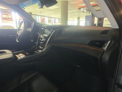 2017 Cadillac Escalade Luxury Collection 4DR SUV AWD   - Photo 14 - Hamilton, OH 45015