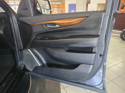 2017 Cadillac Escalade Luxury Collection 4DR SUV AWD   - Photo 13 - Hamilton, OH 45015