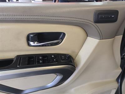 2015 Nissan Armada Platinum   - Photo 19 - Hamilton, OH 45015
