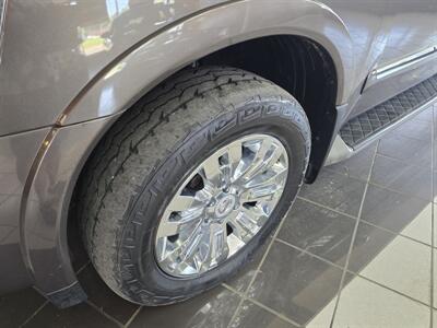 2015 Nissan Armada Platinum   - Photo 30 - Hamilton, OH 45015