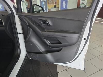 2018 Chevrolet Trax LT 4DR CROSSOVER - Photo 12 - Hamilton, OH 45015
