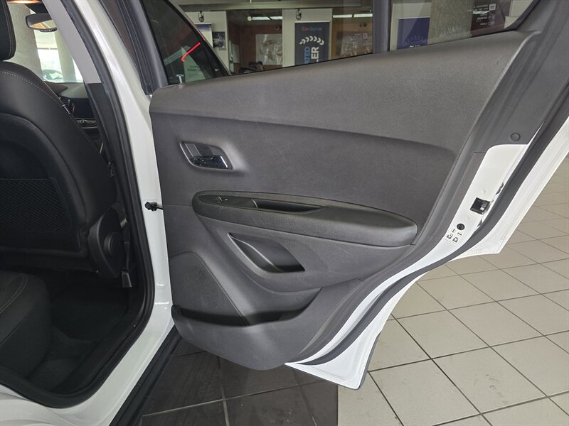 2018 Chevrolet Trax LT 4DR CROSSOVER - Photo 15 - Hamilton, OH 45015