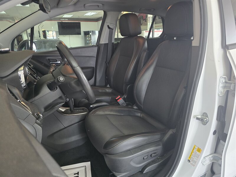2018 Chevrolet Trax LT 4DR CROSSOVER - Photo 9 - Hamilton, OH 45015