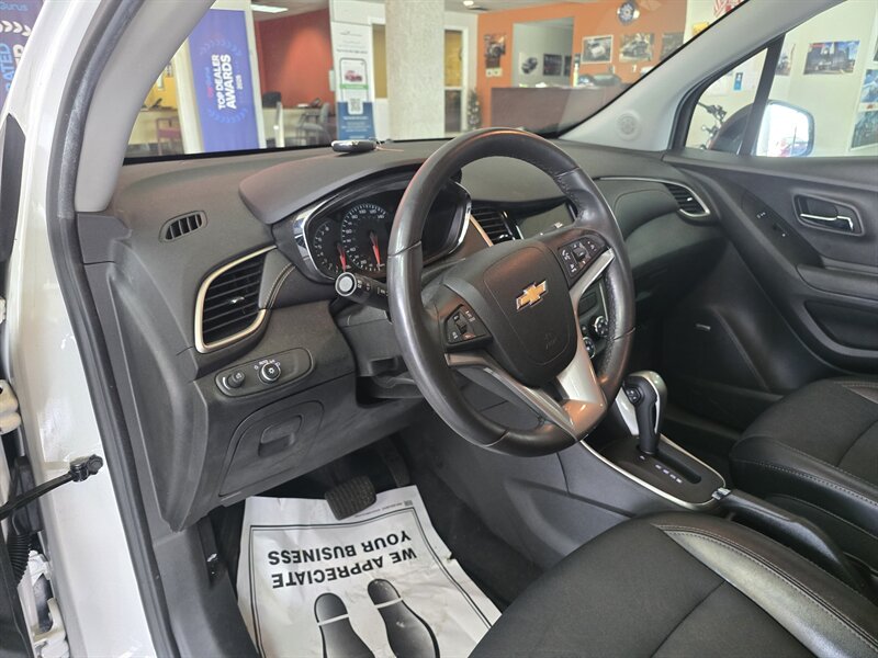 2018 Chevrolet Trax LT 4DR CROSSOVER - Photo 8 - Hamilton, OH 45015