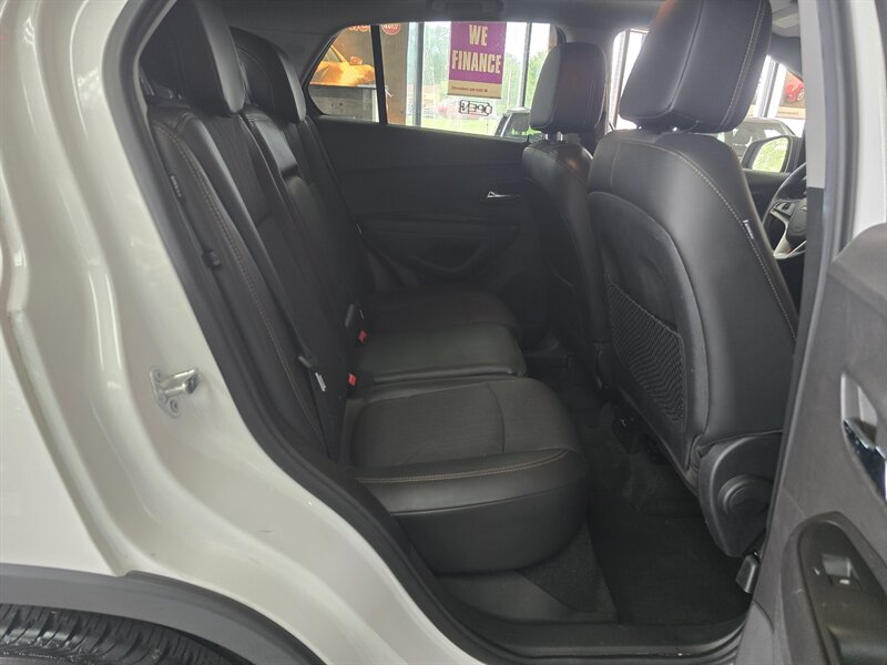 2018 Chevrolet Trax LT 4DR CROSSOVER - Photo 16 - Hamilton, OH 45015