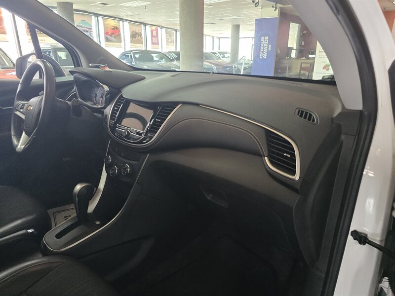 2018 Chevrolet Trax LT 4DR CROSSOVER - Photo 13 - Hamilton, OH 45015