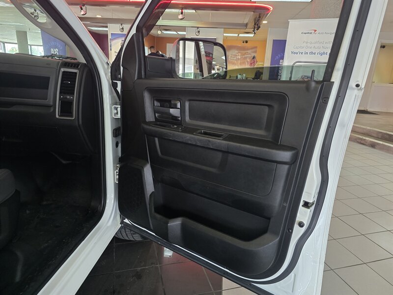 2019 RAM 1500 Classic Tradesman 4DR CREW CAB 4X4 - Photo 13 - Hamilton, OH 45015