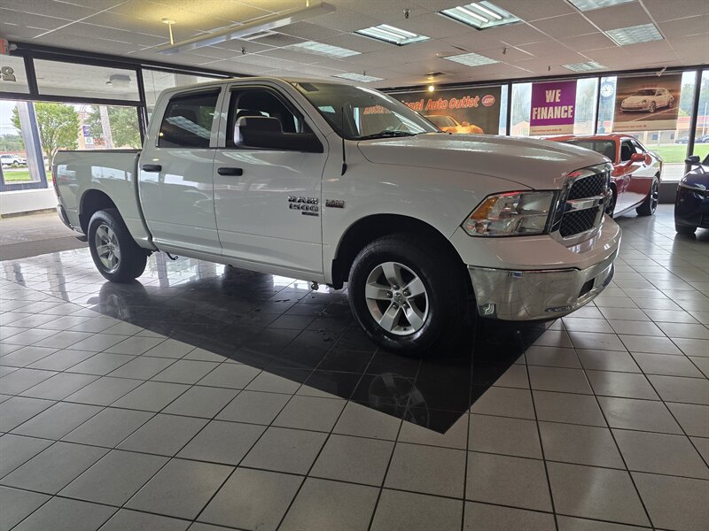 2019 RAM 1500 Classic Tradesman 4DR CREW CAB 4X4 - Photo 3 - Hamilton, OH 45015