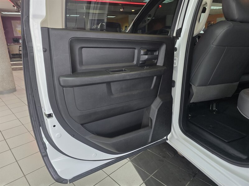 2019 RAM 1500 Classic Tradesman 4DR CREW CAB 4X4 - Photo 11 - Hamilton, OH 45015