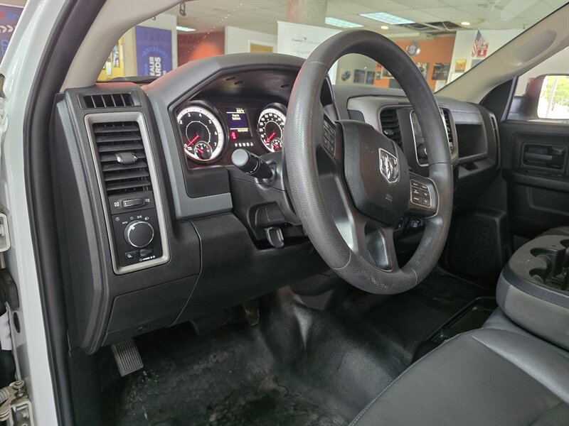 2019 RAM 1500 Classic Tradesman 4DR CREW CAB 4X4 - Photo 9 - Hamilton, OH 45015