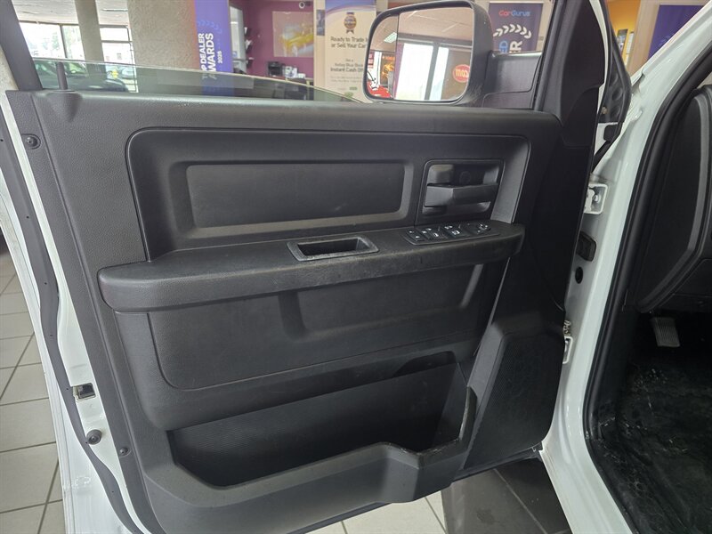 2019 RAM 1500 Classic Tradesman 4DR CREW CAB 4X4 - Photo 7 - Hamilton, OH 45015