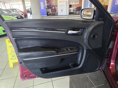 2017 Chrysler 300C   - Photo 7 - Hamilton, OH 45015