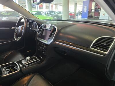 2017 Chrysler 300C   - Photo 13 - Hamilton, OH 45015