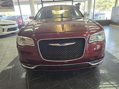 2017 Chrysler 300C   - Photo 2 - Hamilton, OH 45015