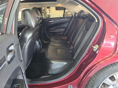 2017 Chrysler 300C   - Photo 11 - Hamilton, OH 45015