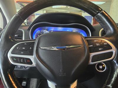 2017 Chrysler 300C   - Photo 22 - Hamilton, OH 45015